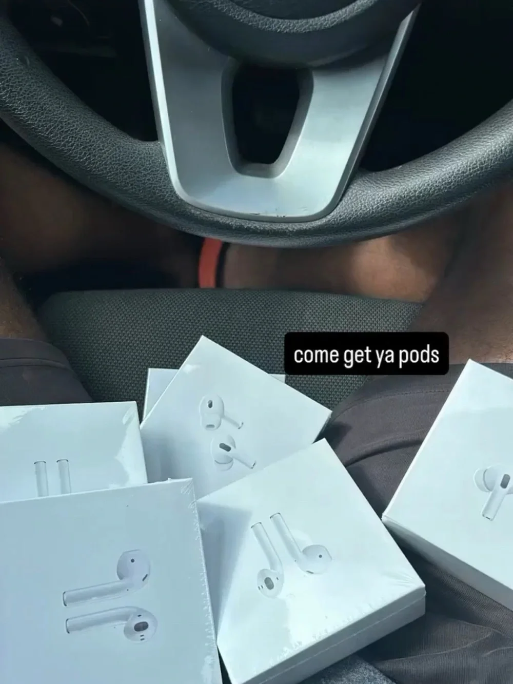 Apple White Wireless Earbuds (AirPods) - White
